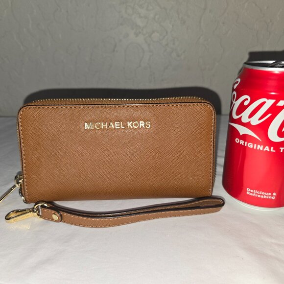 Michael Kors Travel Brown Saffiano Leather Smartphone Wallet Wristlet 32T4GTVE3L - Picture 2 of 7